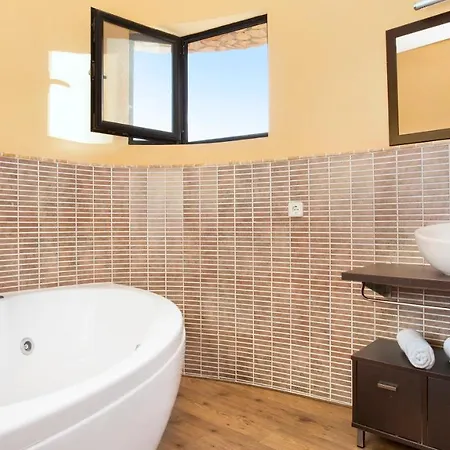 Villa Llevant 2 *